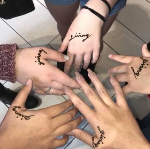 Meet your Posher, Jessica - Picture 1 of 1